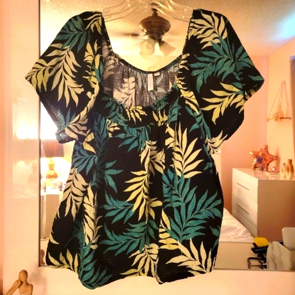 Joyspun Tops - Joyspun Tropical Leaf Print Women's Top